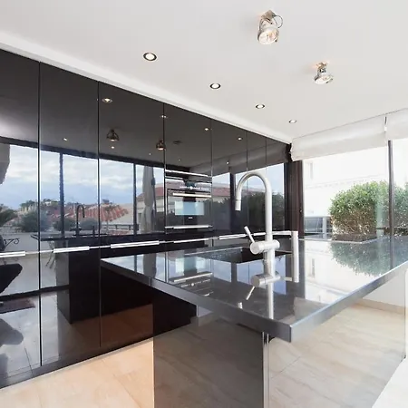 Prive Vue Centre Gray D'albion Cannes